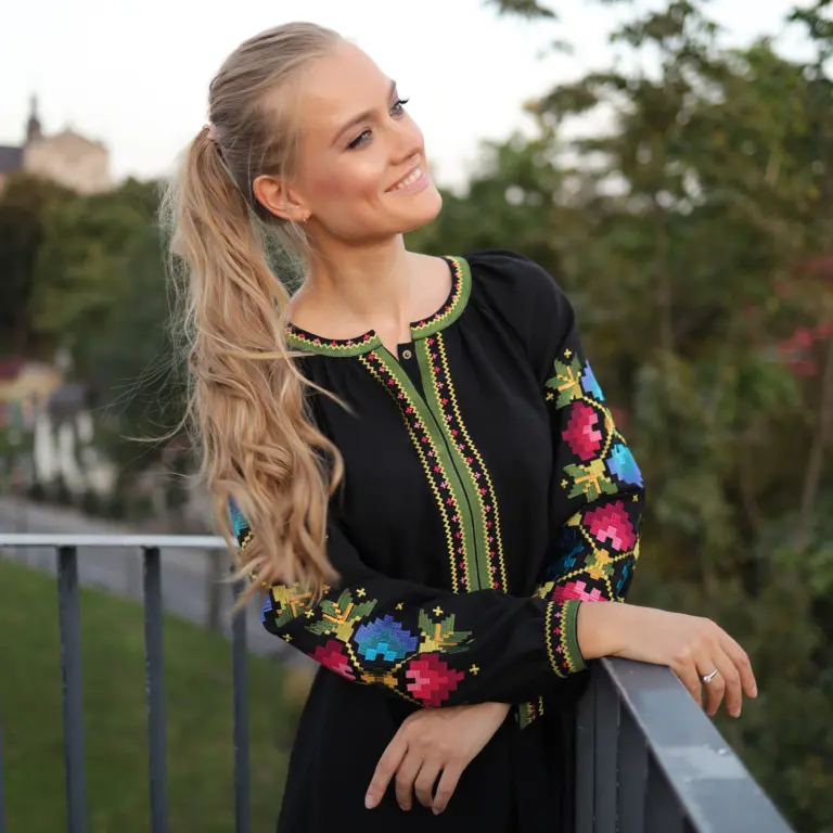 Вишита сукня Ксенія чорна Вишитий одяг для усієї родини 2754