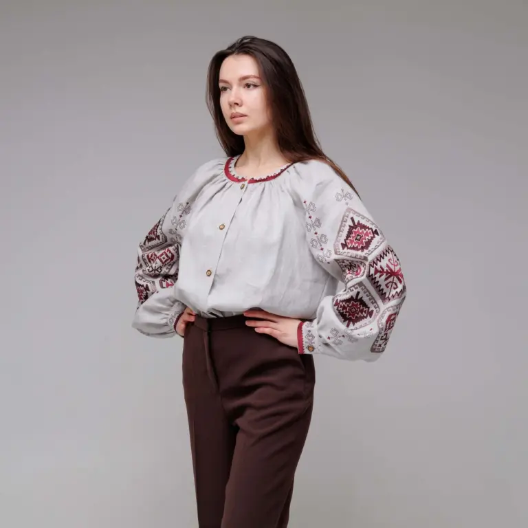 Вишиванка жіноча Горгани сіра Вишитий одяг для усієї родини 3898