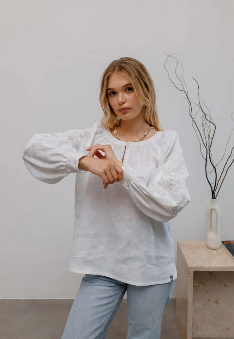 Вишиванка жіноча Верховина біло-рожева Вишитий одяг для усієї родини 10056
