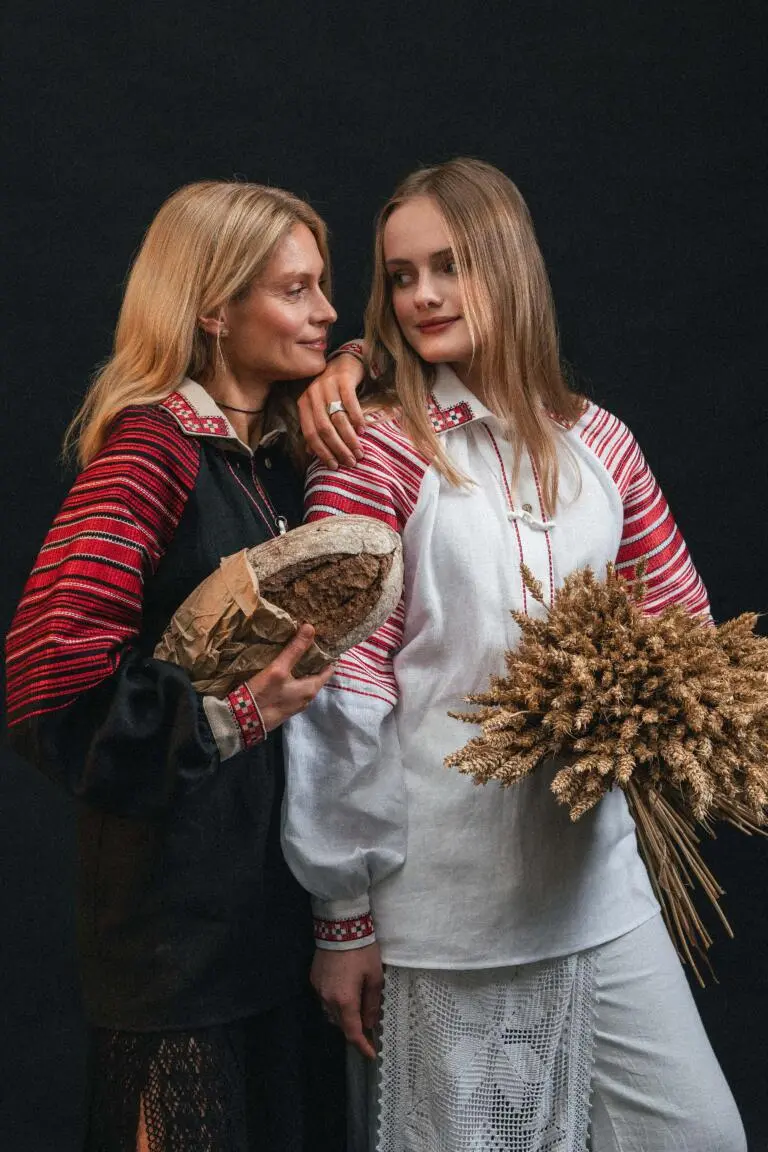 Вишиванка жіноча Спадок біла Вишитий одяг для усієї родини 16562
