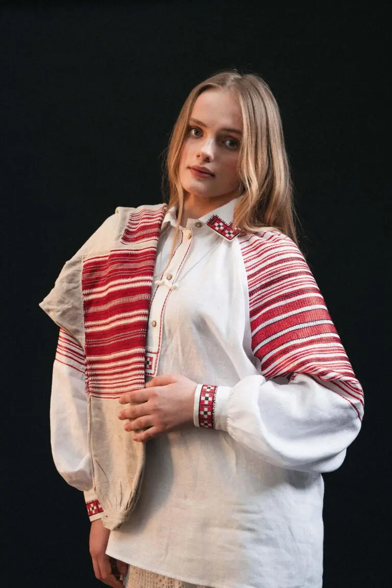 Вишиванка жіноча Спадок біла Вишитий одяг для усієї родини 16580