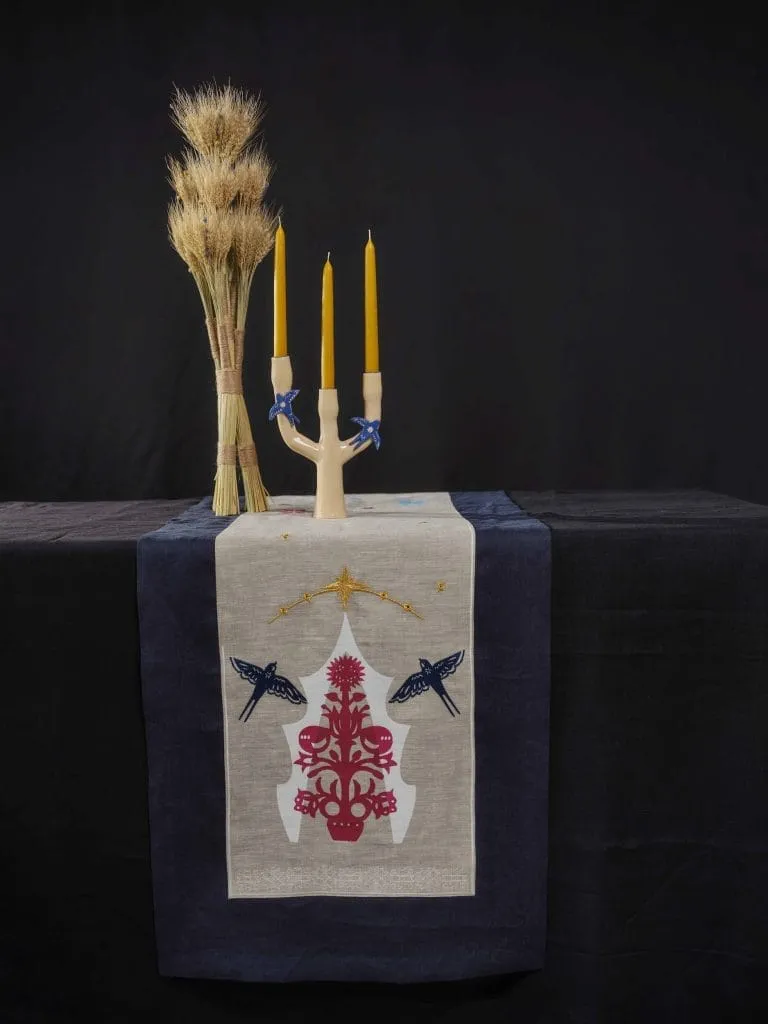 Керамічний підсвічник Щедрик Вишитий одяг для усієї родини 26405