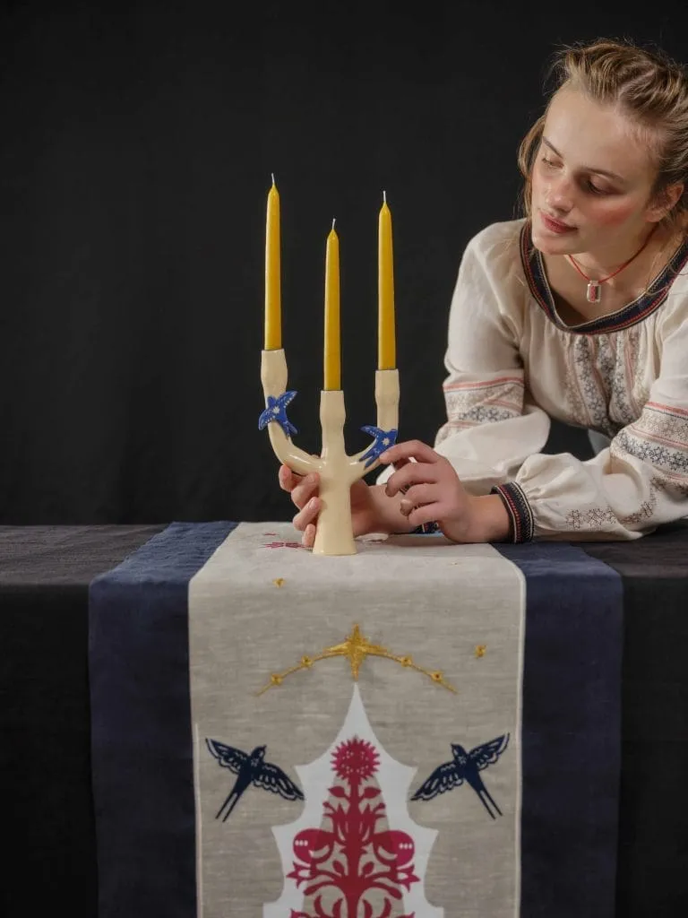 Керамічний підсвічник Щедрик Вишитий одяг для усієї родини 26409