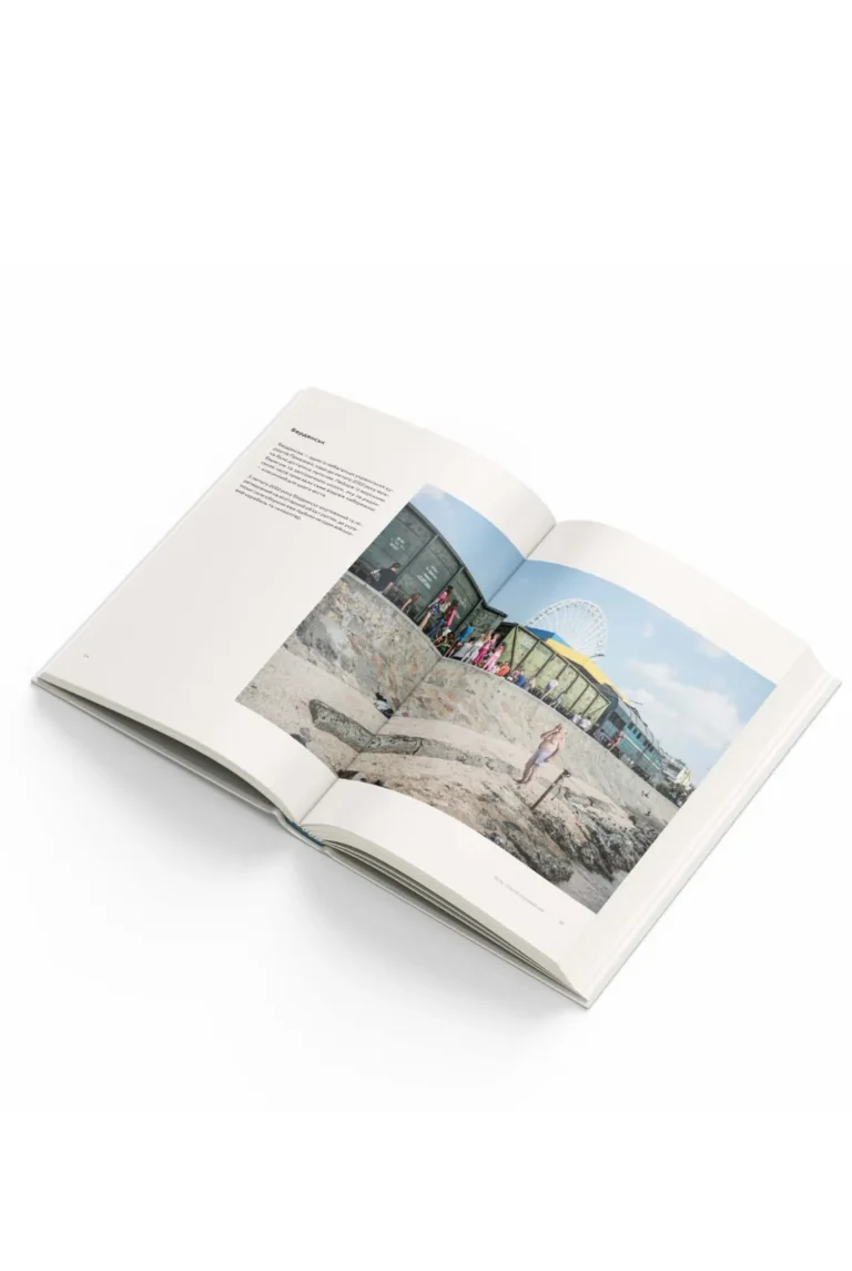 Книга “Ukraїner. Країна зсередини” Вишитий одяг для усієї родини 33276