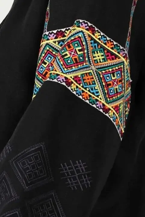 Women’s Embroidered shirt: Motif