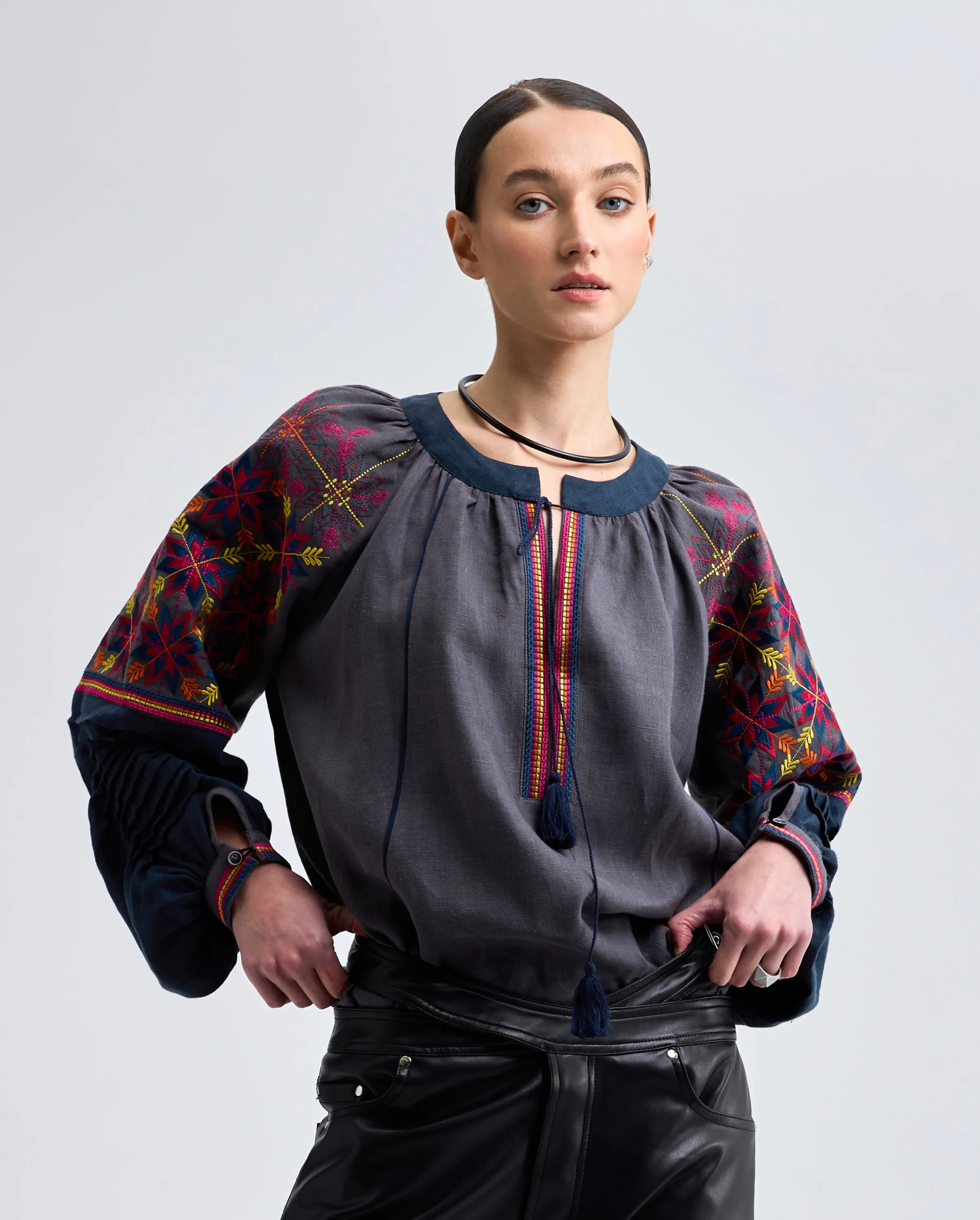 Вишиванка жіноча Зірка сіра