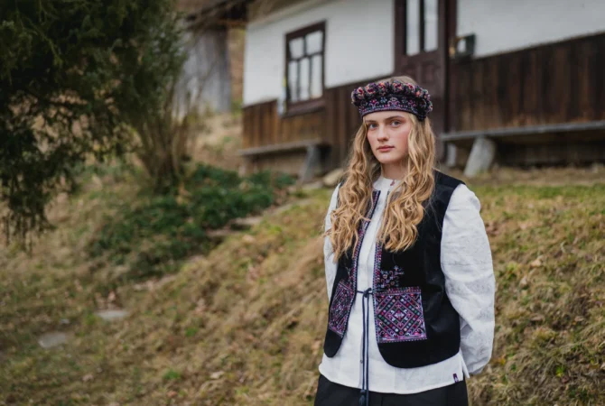 Традиції на Великдень в Україні: звичаї, обряди та як святкують Вишитий одяг для усієї родини 38729